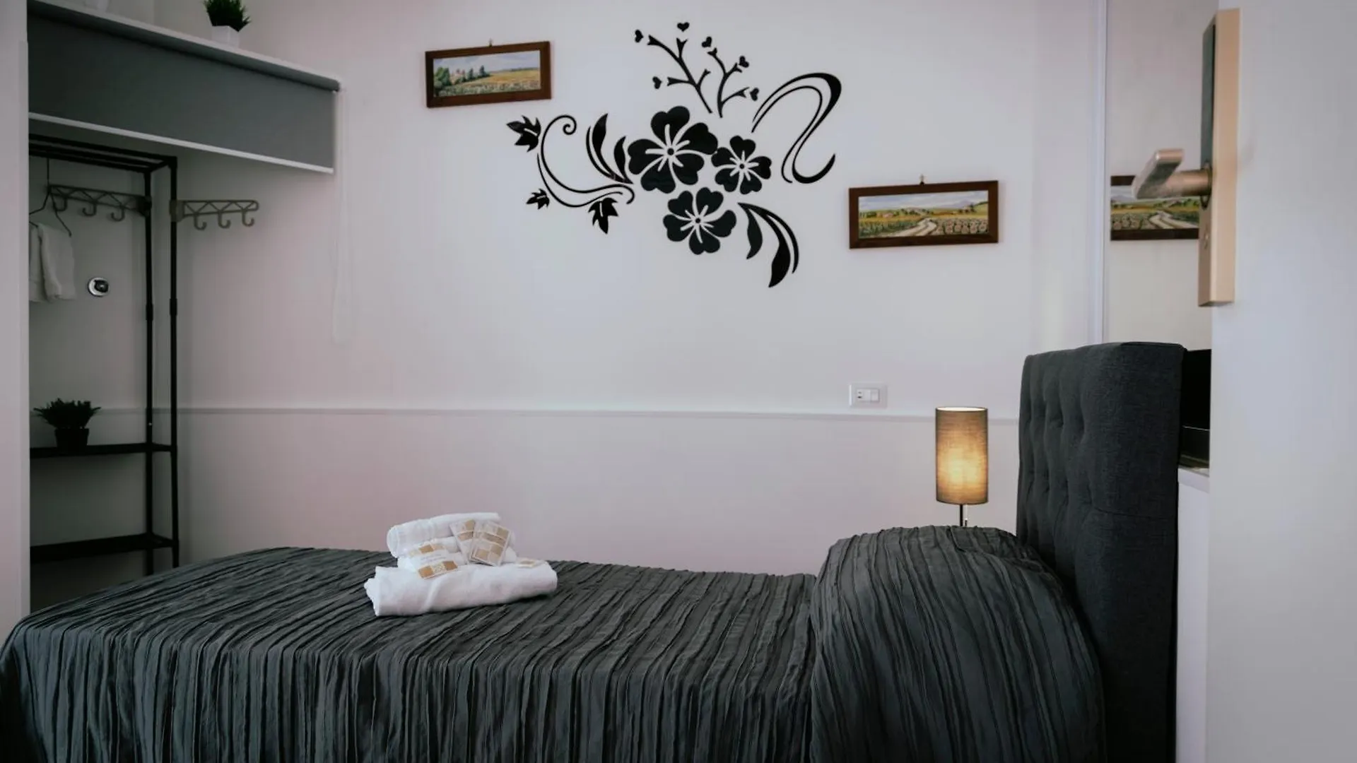 Guesthouse Aurora A.E. Rome 0*,  Italy