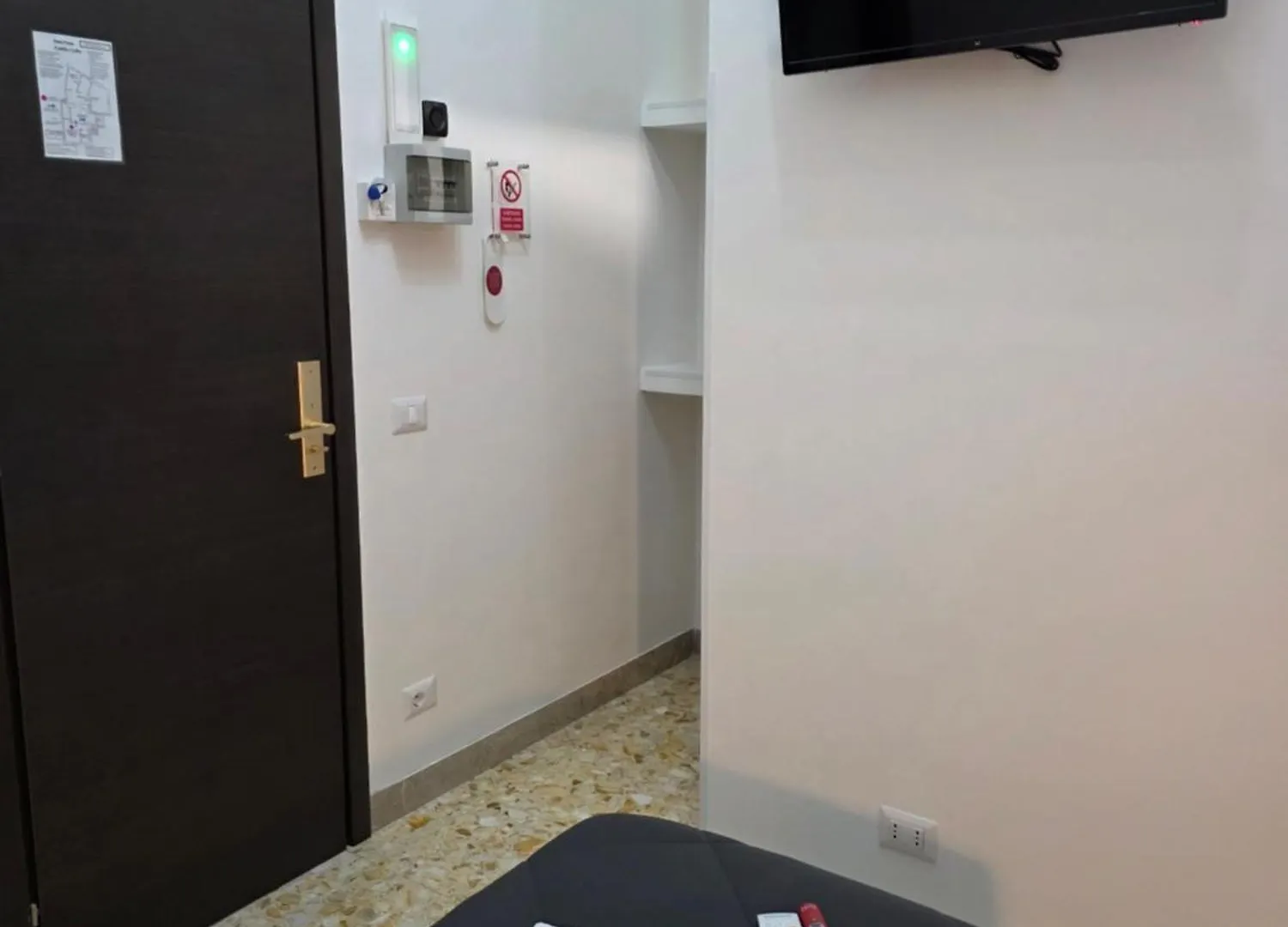 Guesthouse Aurora A.E. Rome 0*,  Italy